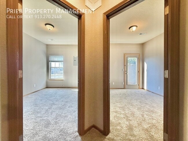 Building Photo - 805 S Woodson Ct