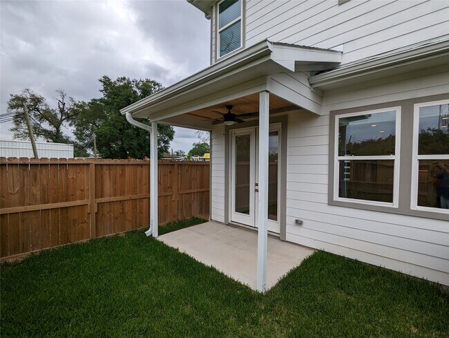 Building Photo - 4915 Fisk St