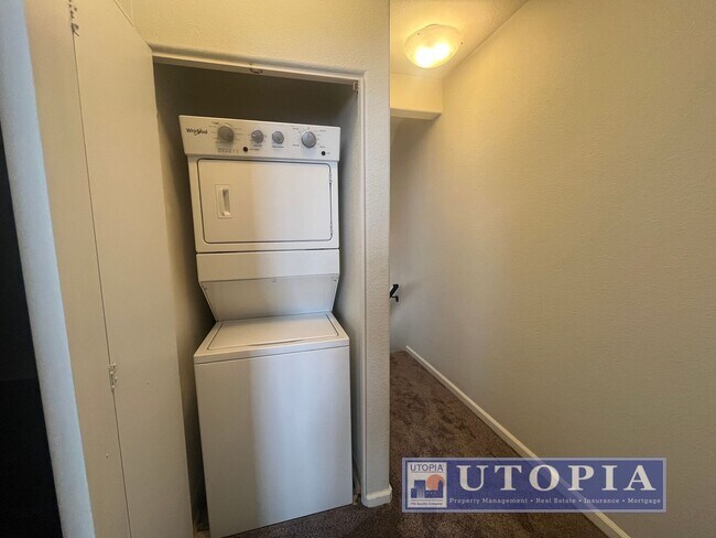 Building Photo - Recently Upgraded, Bi-Level Condo Downtown...