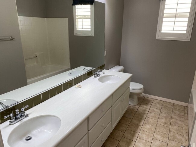 Building Photo - Beautiful Home in Gated Community!