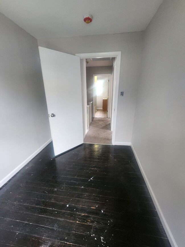 Building Photo - Spacious 3 Bedroom House with 1 bath for R...