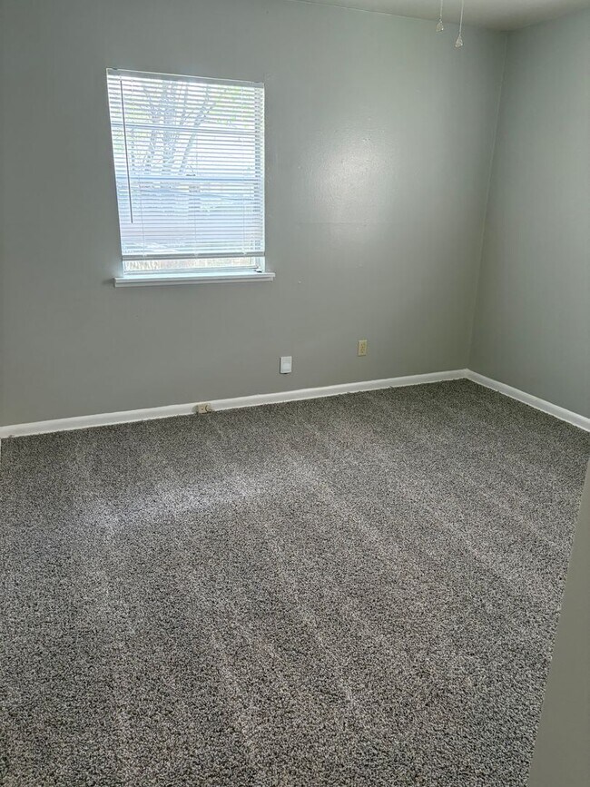 Building Photo - 2015-2017 W Lawson St