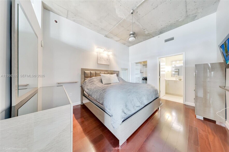 Building Photo - 2001 Biscayne Blvd