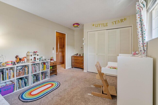 Building Photo - Charming 3-bdrm/2-bath Mid-Century ranch—A...