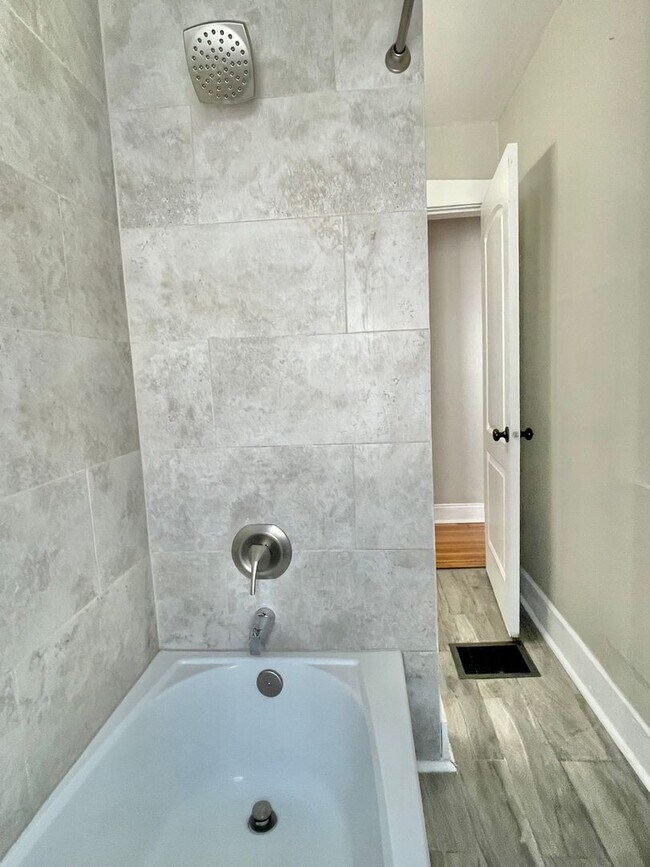 Building Photo - 918 Carpenter St