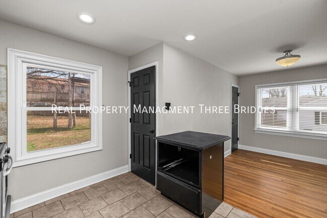 Building Photo - 110 Birchwood Dr
