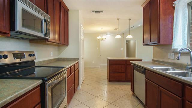 Building Photo - 7600 Silveridge Dr