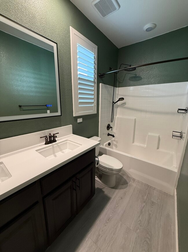 Building Photo - 2324 Henri Ln