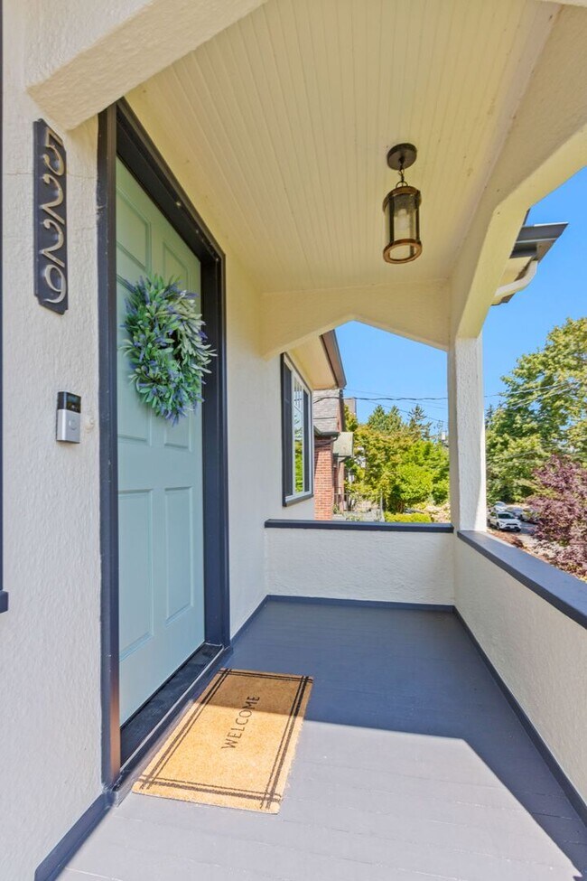 Building Photo - 3bd/1.75ba Seattle Home