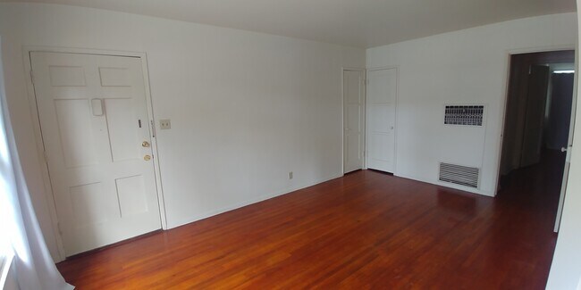 Building Photo - 424 E Freeland St