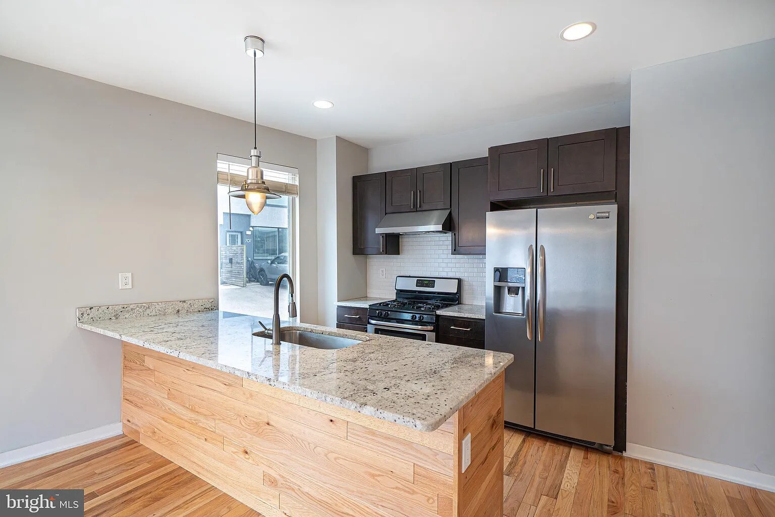 Building Photo - 706 N 7th St