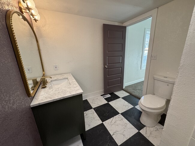 Building Photo - 1329 Rowland Ave