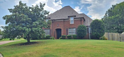 Building Photo - Gorgeous 5 bedroom 3 full bath home for rent