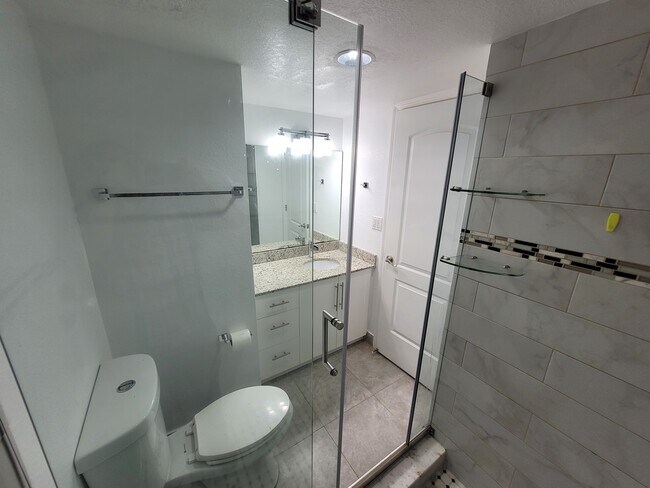 Building Photo - 9143 SW 77th Ave