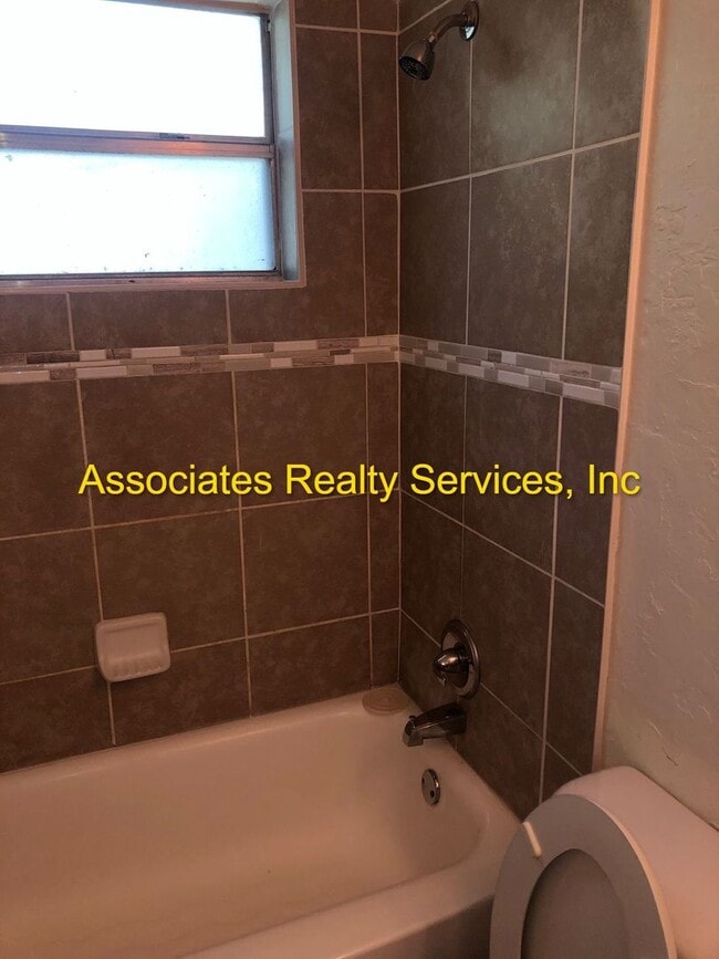 Building Photo - West Park Home