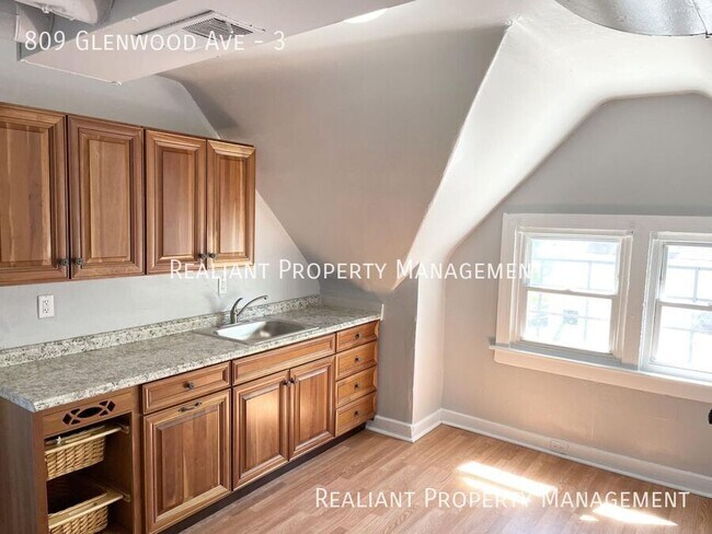 Building Photo - 809 Glenwood Ave