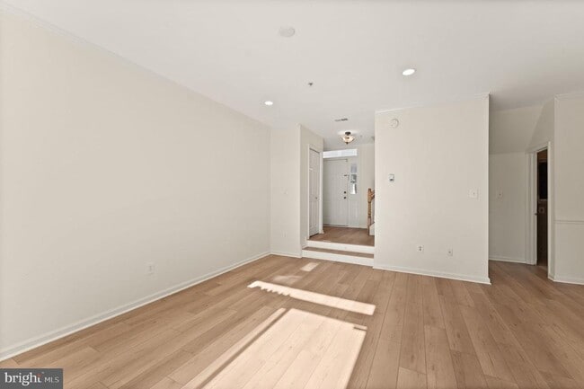Building Photo - 44210 Shady Glen Terrace