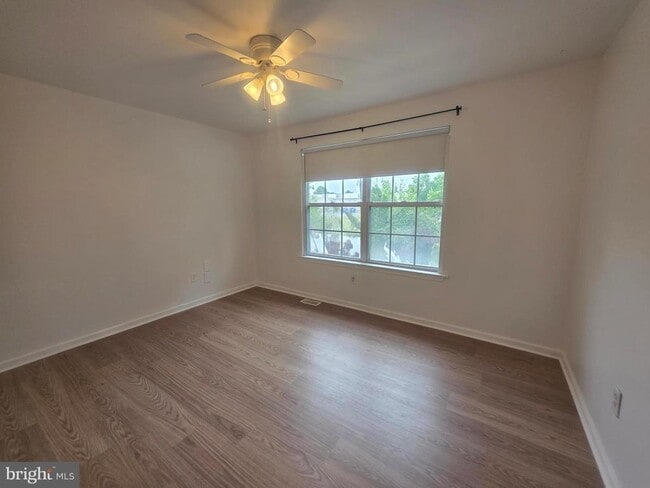 Building Photo - 138 Persimmon St