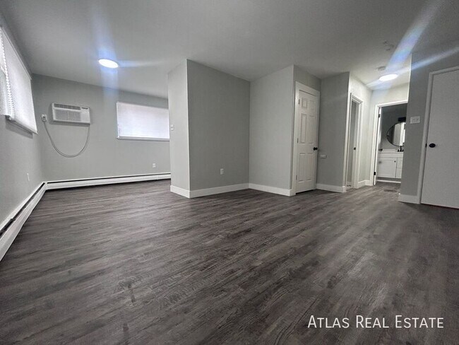 Building Photo - 551 S Fairfax St