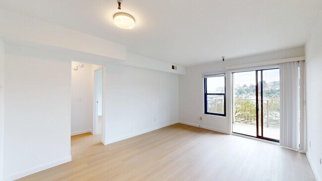 Building Photo - 2037 Castro St