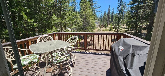 Building Photo - Large furnished mountain home walking distance to the river --- Available October 1