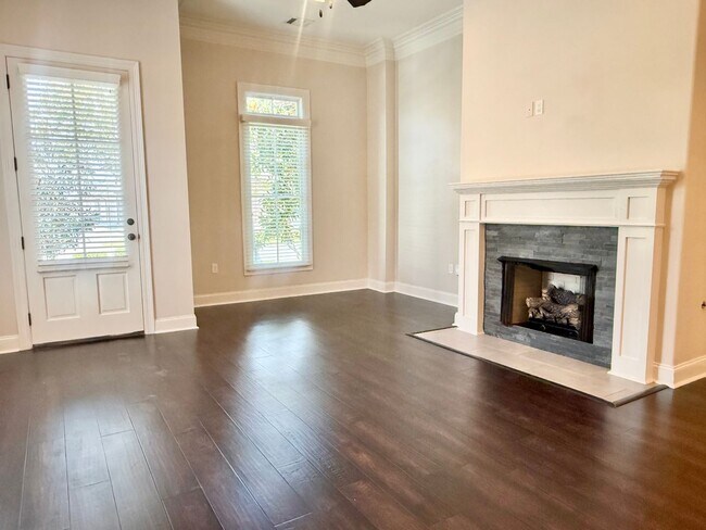 Building Photo - Spacious 4 bedroom 2 bathroom home for rent!