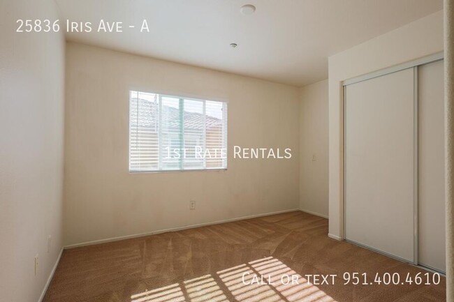 Building Photo - Cute Two Bedroom Condo!!