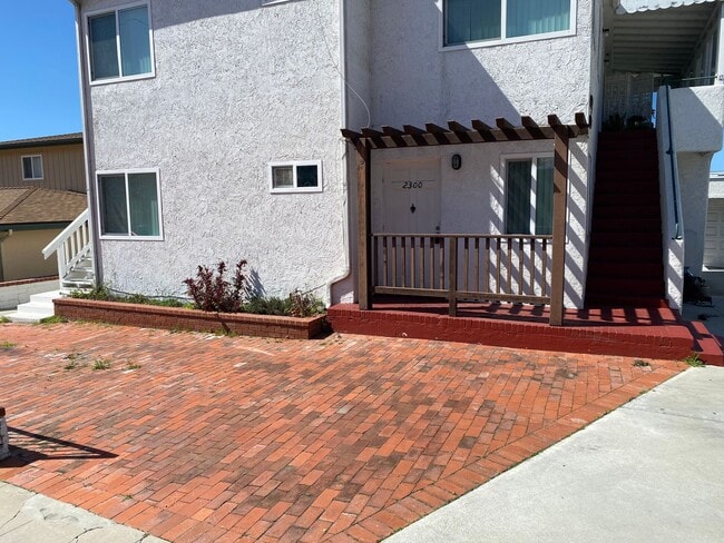 Building Photo - 2300 Chatsworth Blvd