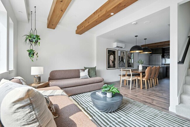 Building Photo - 925 NE 23rd Ave