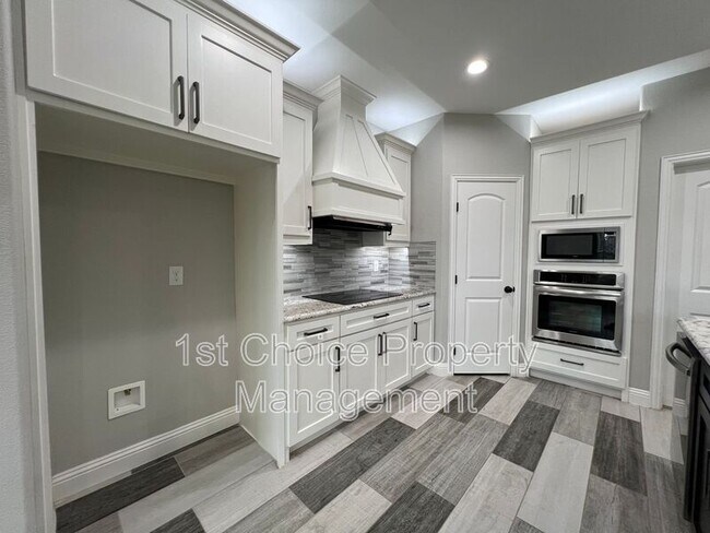 Building Photo - 5413 Harrys Pl