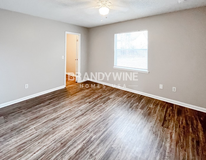 Building Photo - 8055 International Village Dr