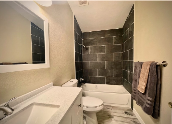 Building Photo - 1510 W Maple Ave