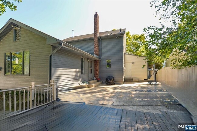 Building Photo - 413 Terhune Ave