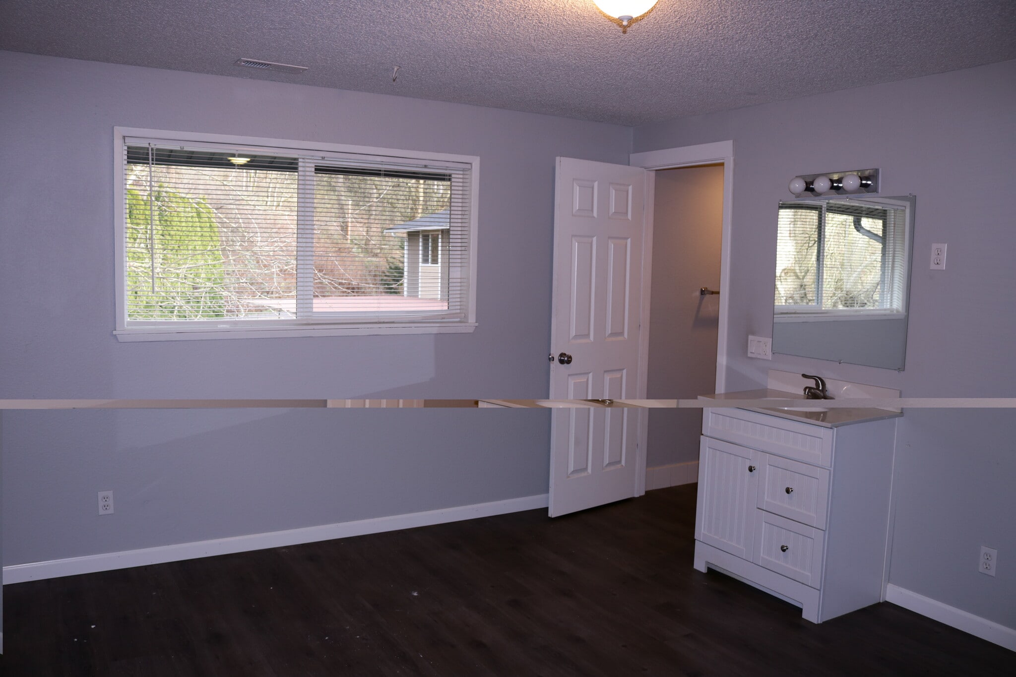 Building Photo - 15906 Elm St E