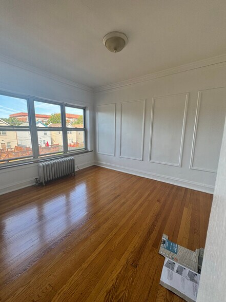 Building Photo - 1726 E 70th St