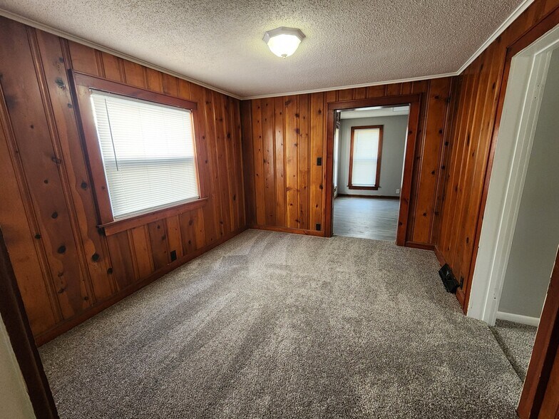 Building Photo - 1012 E 15th St