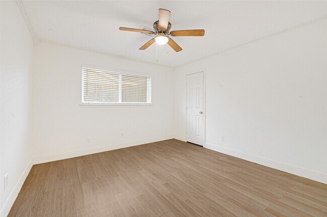 Building Photo - 8802 Tanager St