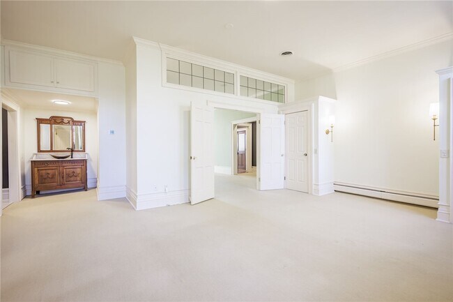 Building Photo - 901 East Ave