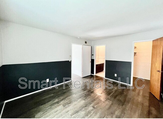 Building Photo - 9971 Chateau Roi Dr