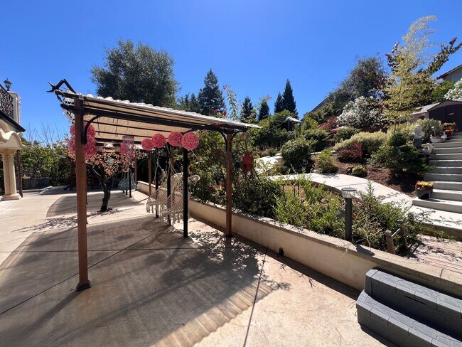 Building Photo - Spacious El Dorado Hills 4bd/3ba Home with Large Backyard