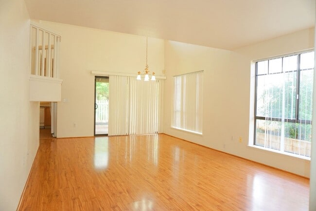 Building Photo - Centrally located Waipahu Single Family Home!