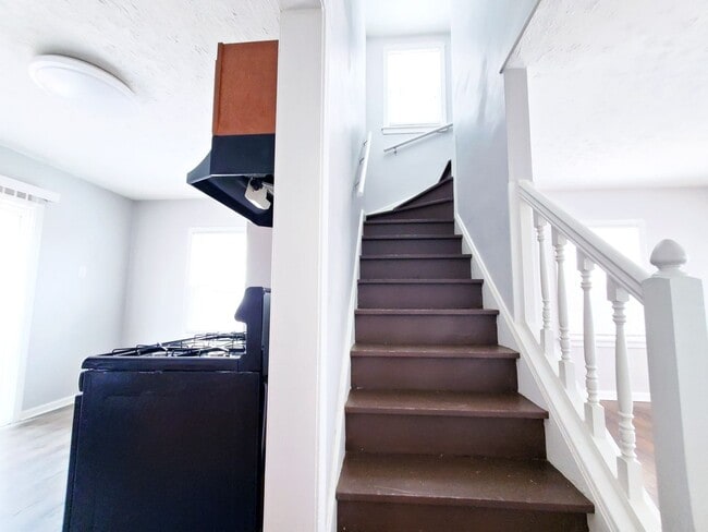 Building Photo - 3 Bed - 1.5 Bath Cape Cod for Rent in Willowick!