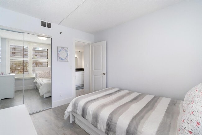 Building Photo - 3115 S Ocean Blvd