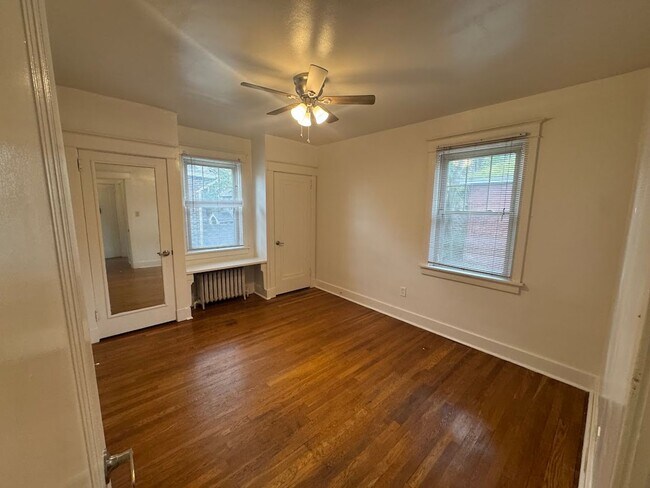 Building Photo - Wonderful Duplex in the Heart of Squirrel Hill!