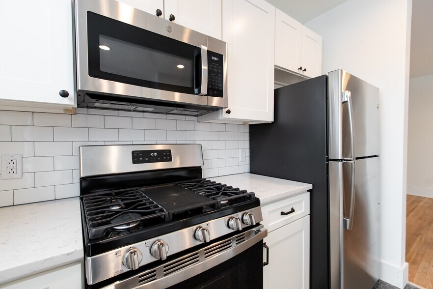 Building Photo - 226 45th St