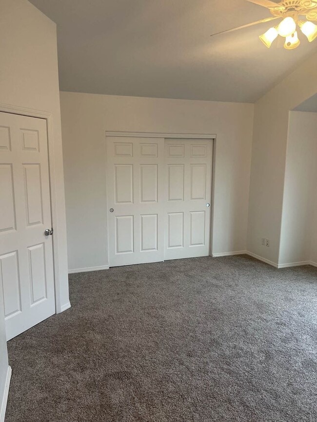 Building Photo - Beautiful West Linn Home in a Quiet, Desirable Neighborhood