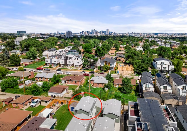 Building Photo - 1348 Zenobia St