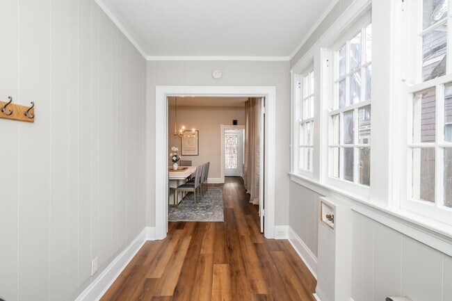 Building Photo - 435 Elm St