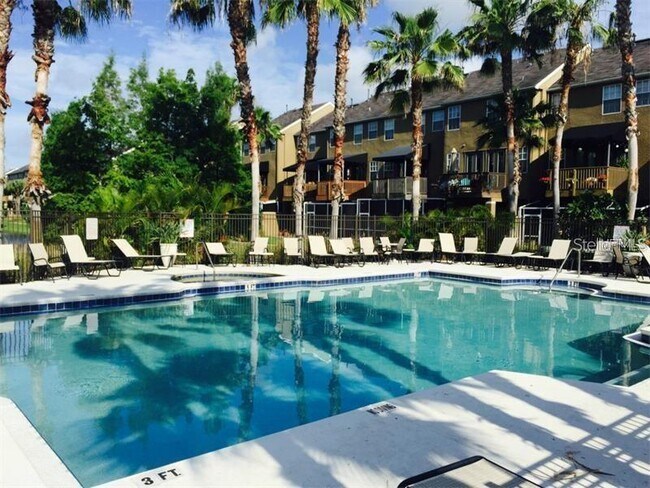 Building Photo - 2947 Pointeview Dr