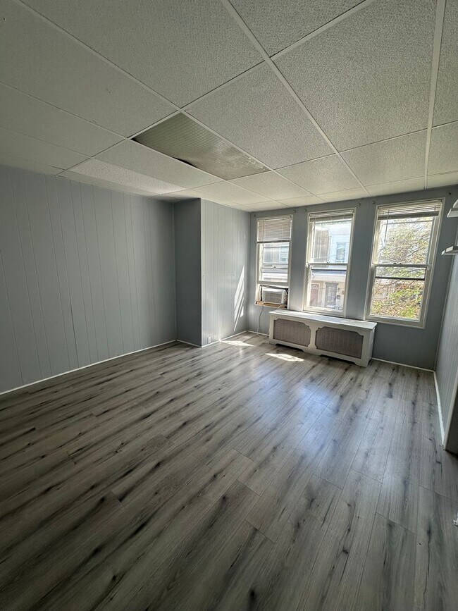 Building Photo - 3 bedroom, 1 Bath in Desirable Location